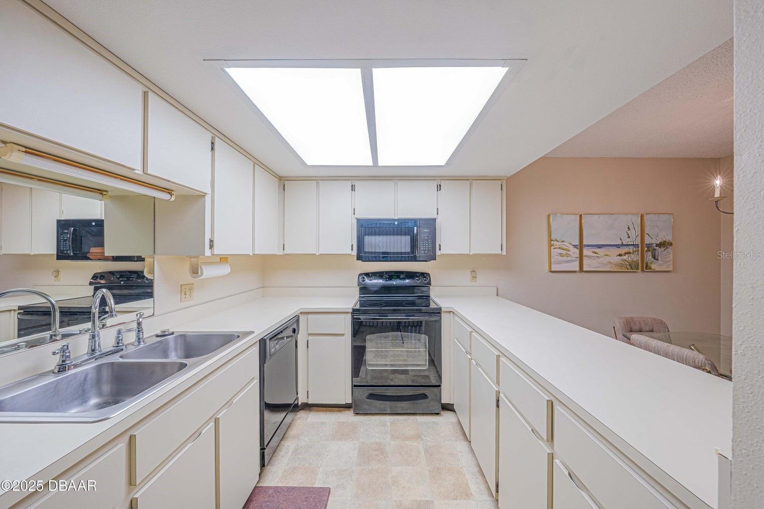 Image 15 of 37 For 4150 Atlantic Avenue 112c