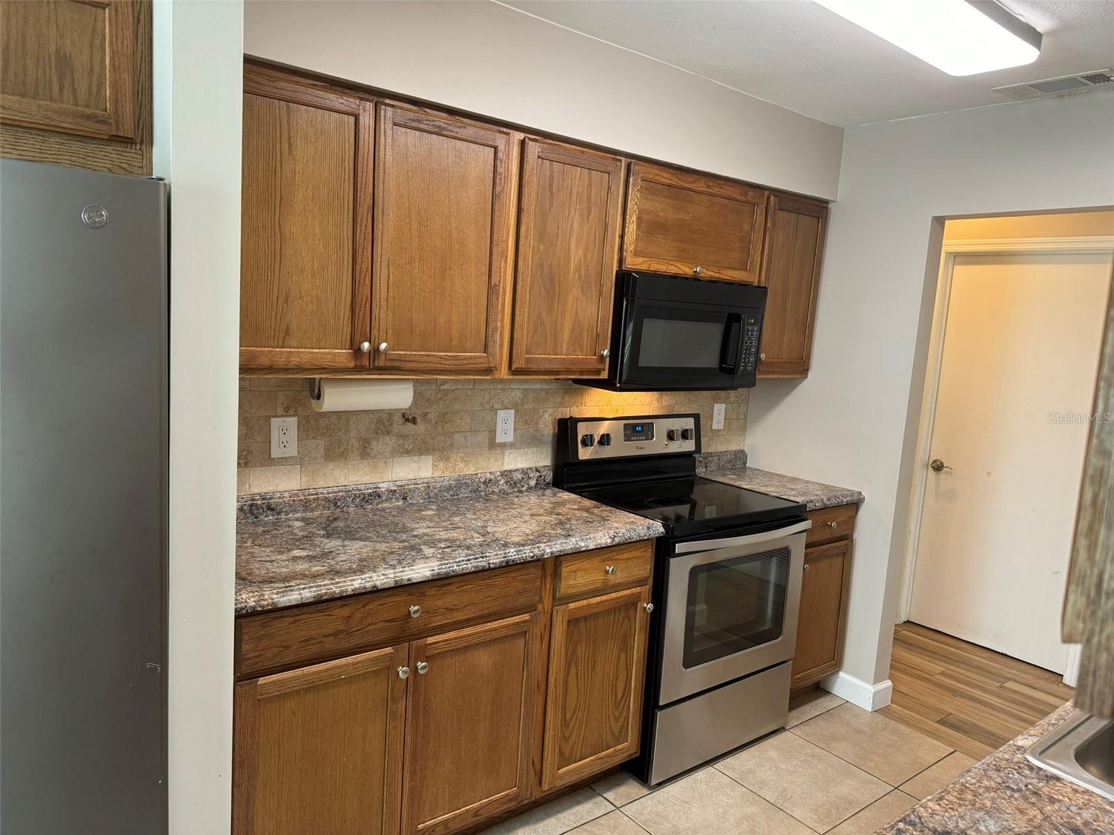 Image 7 of 18 For 240 Bob White Court 2400