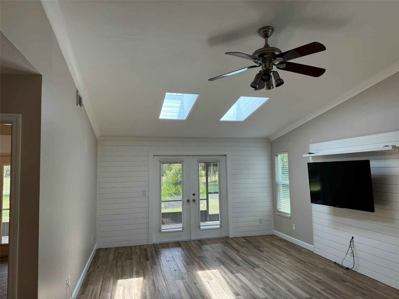 Image 9 of 18 For 240 Bob White Court 2400