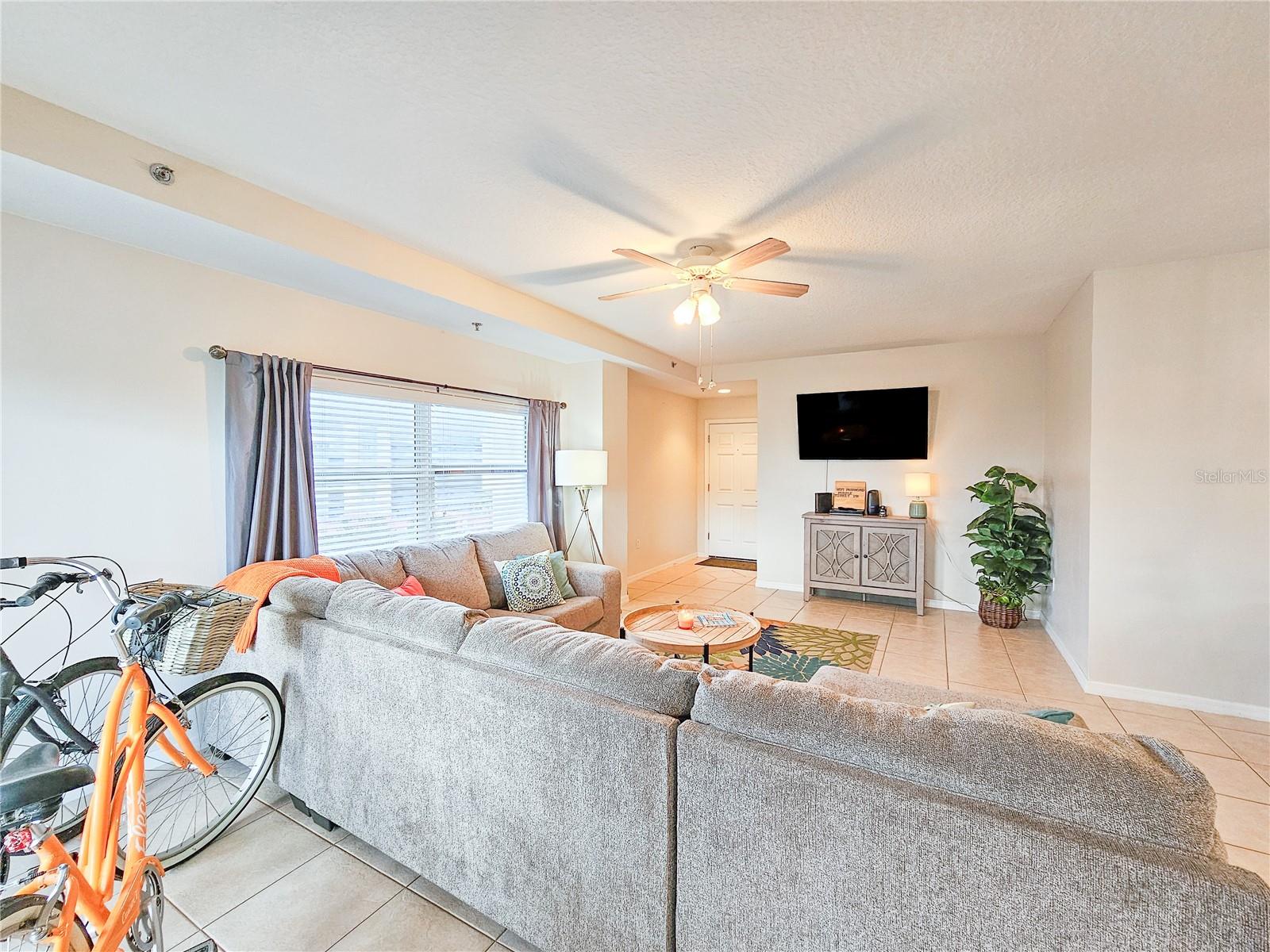 Image 10 of 67 For 5300 Atlantic Avenue 2-507