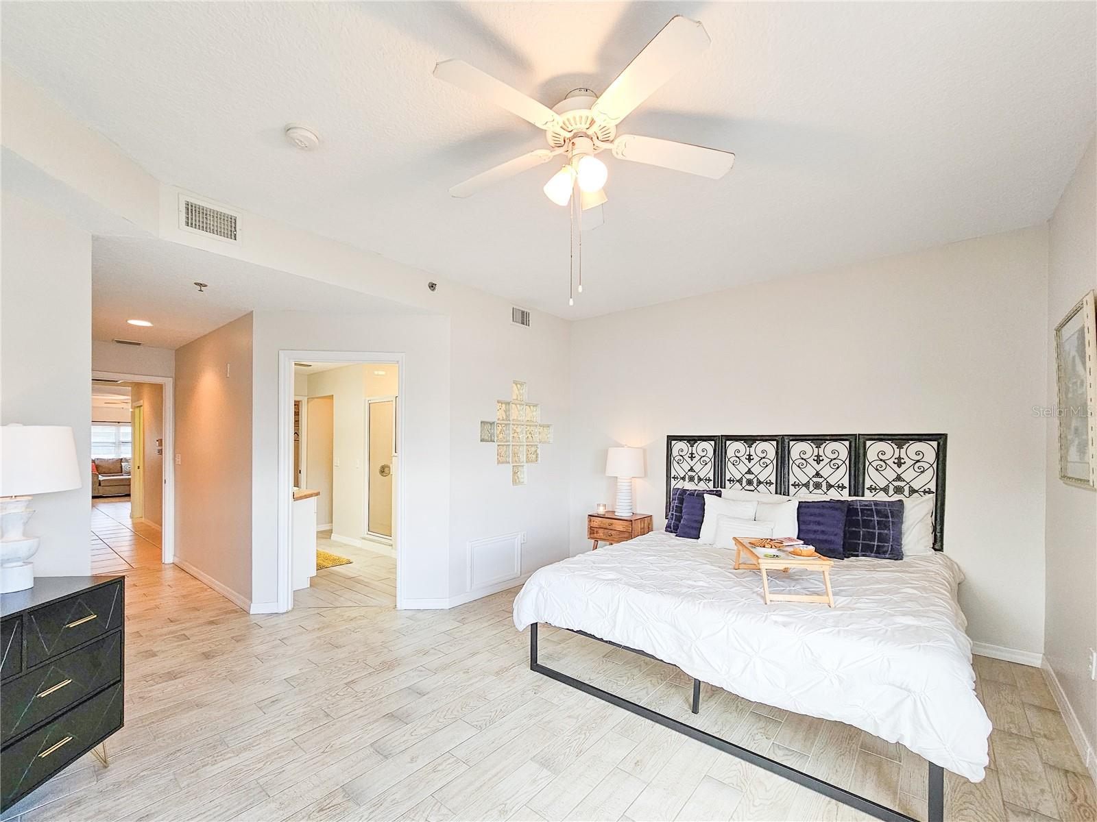 Image 26 of 67 For 5300 Atlantic Avenue 2-507