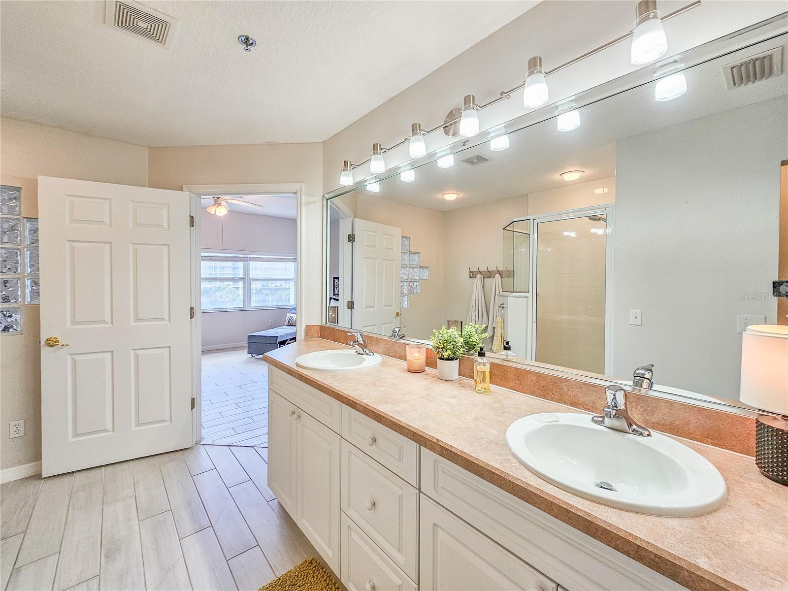 Image 41 of 67 For 5300 Atlantic Avenue 2-507