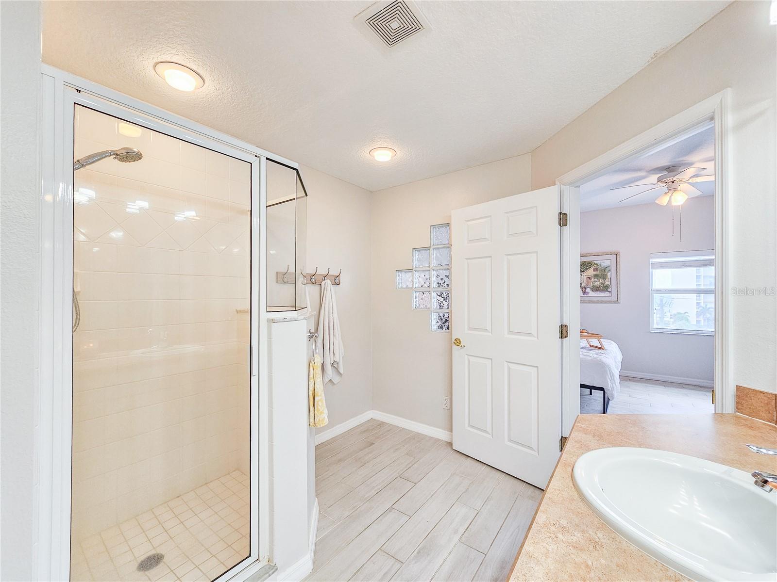 Image 44 of 67 For 5300 Atlantic Avenue 2-507