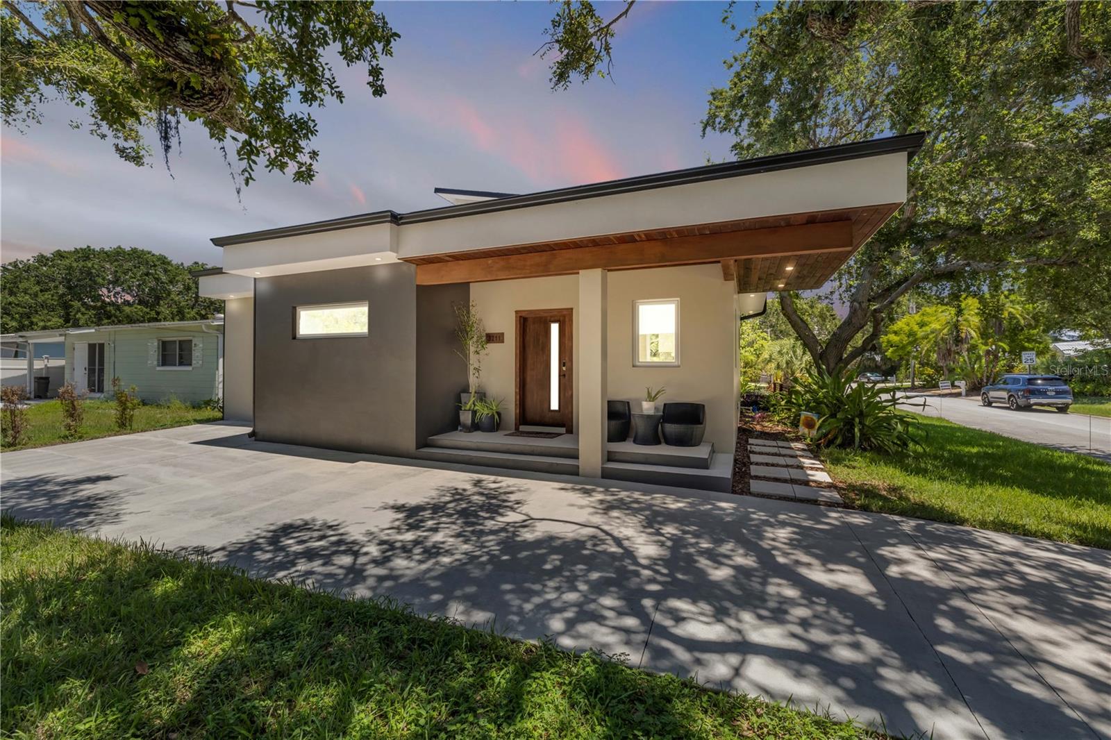 Image 2 of 100 For 3211 Saxon Drive