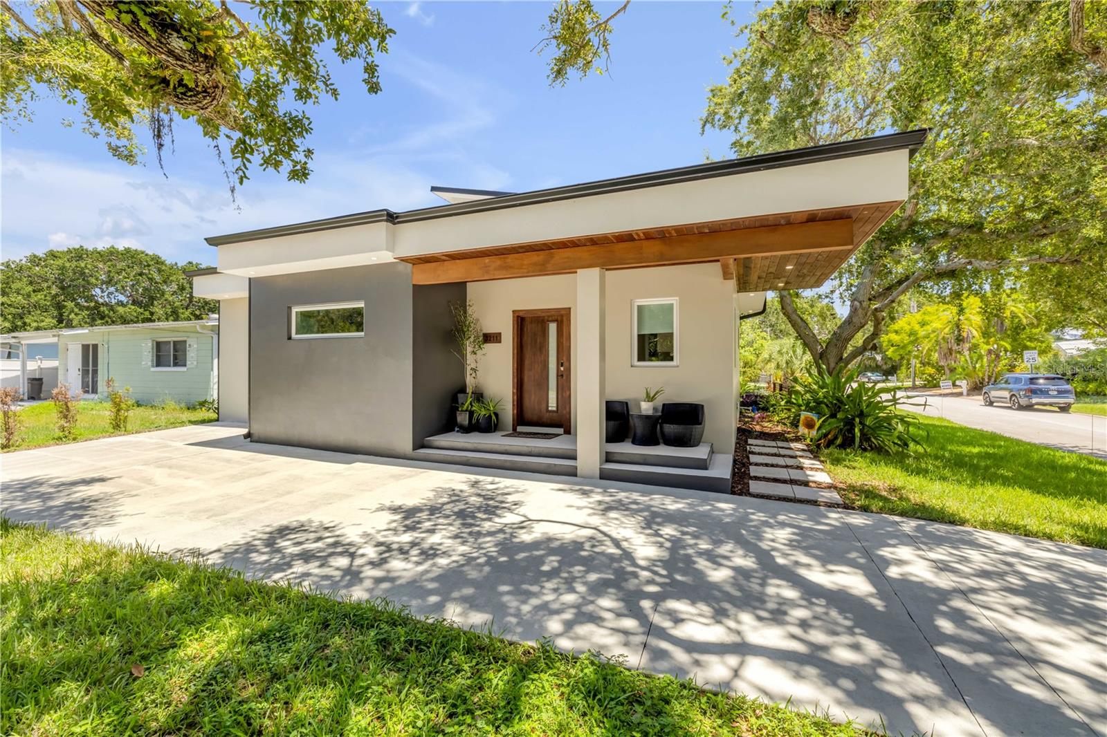 Image 3 of 100 For 3211 Saxon Drive