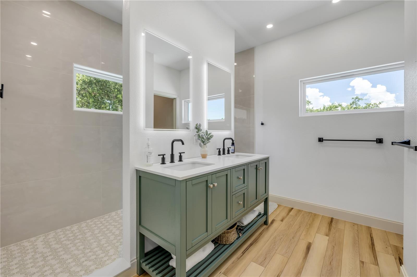 Image 31 of 100 For 3211 Saxon Drive