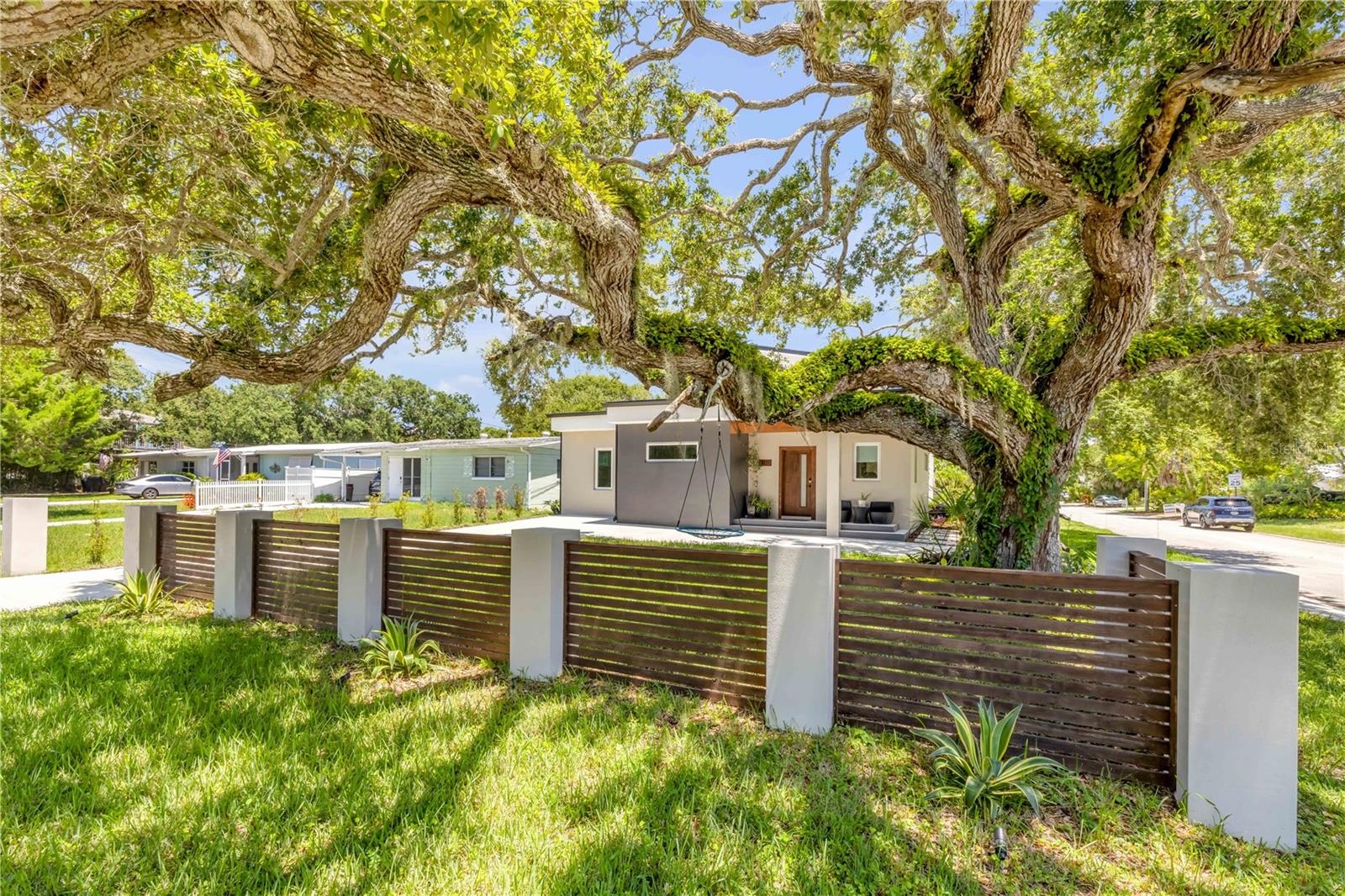 Image 4 of 100 For 3211 Saxon Drive