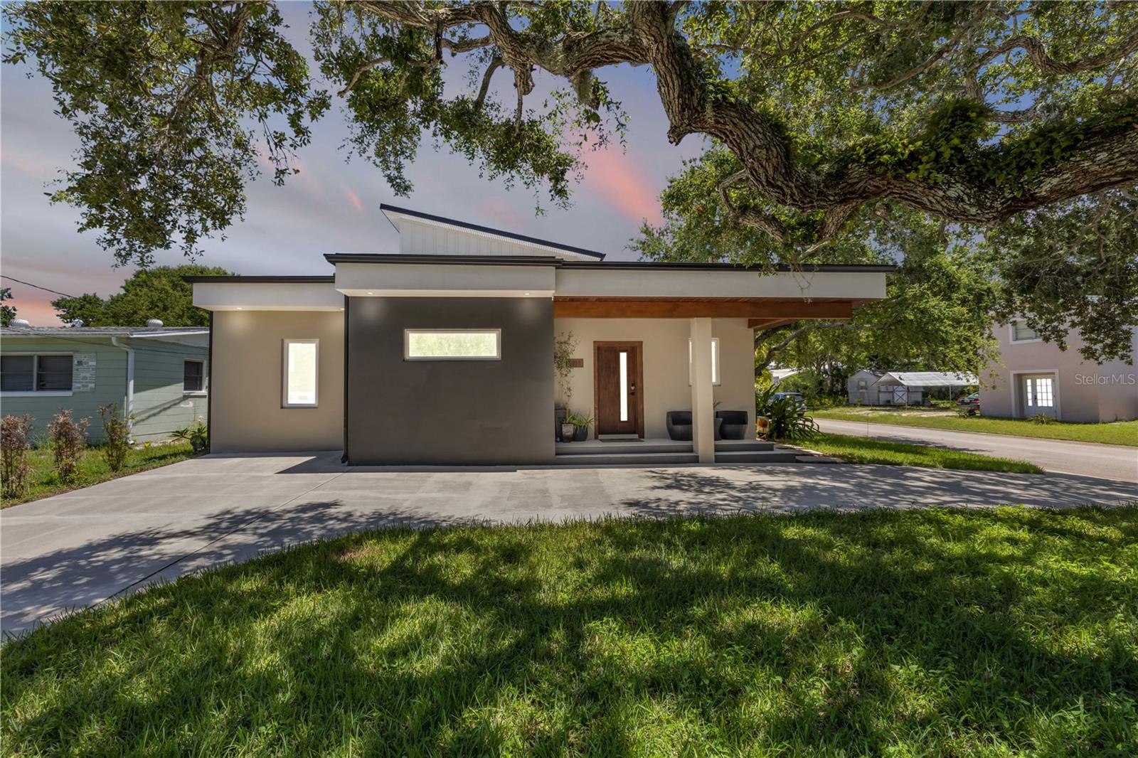 Image 5 of 100 For 3211 Saxon Drive