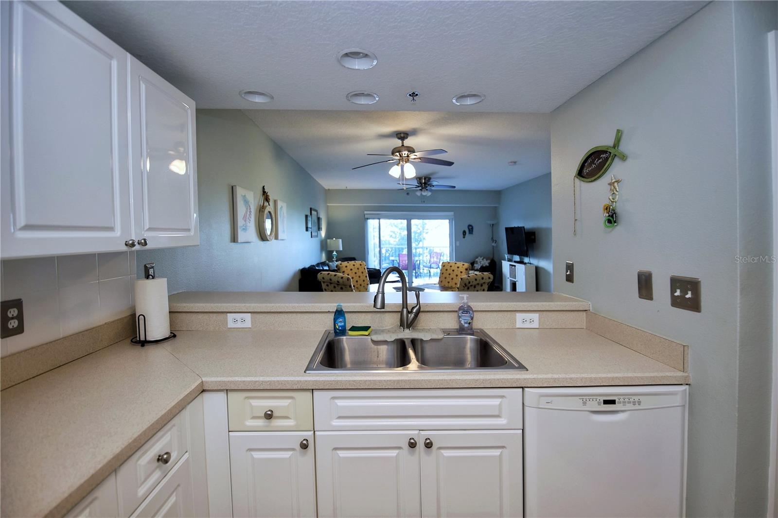 Image 11 of 38 For 5300 Atlantic Avenue 7-403