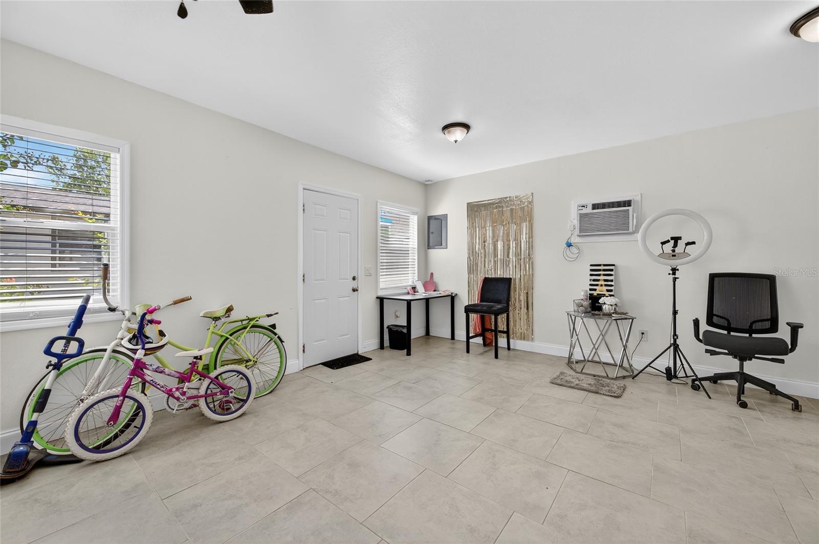 Image 19 of 22 For 1318 San Jose Boulevard