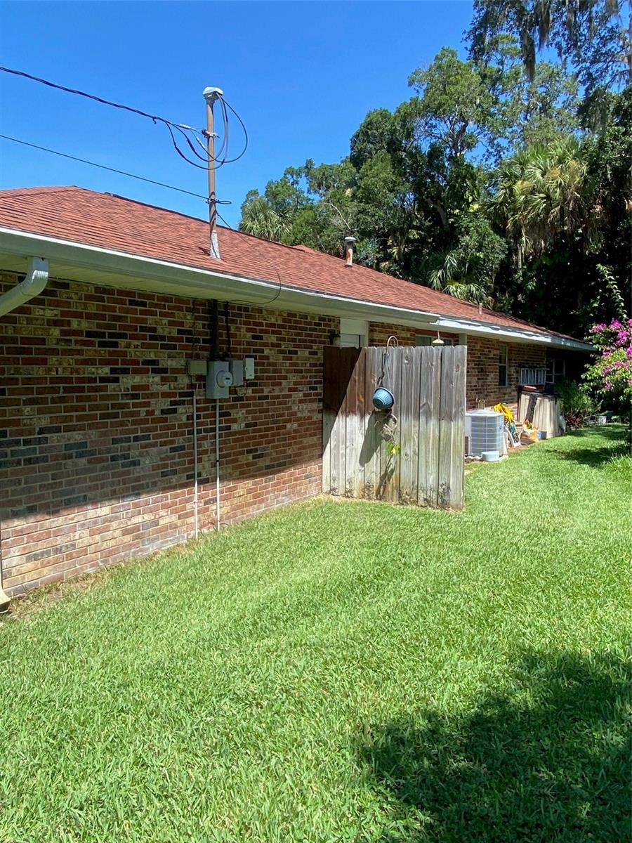 Image 4 of 44 For 725 Green Road