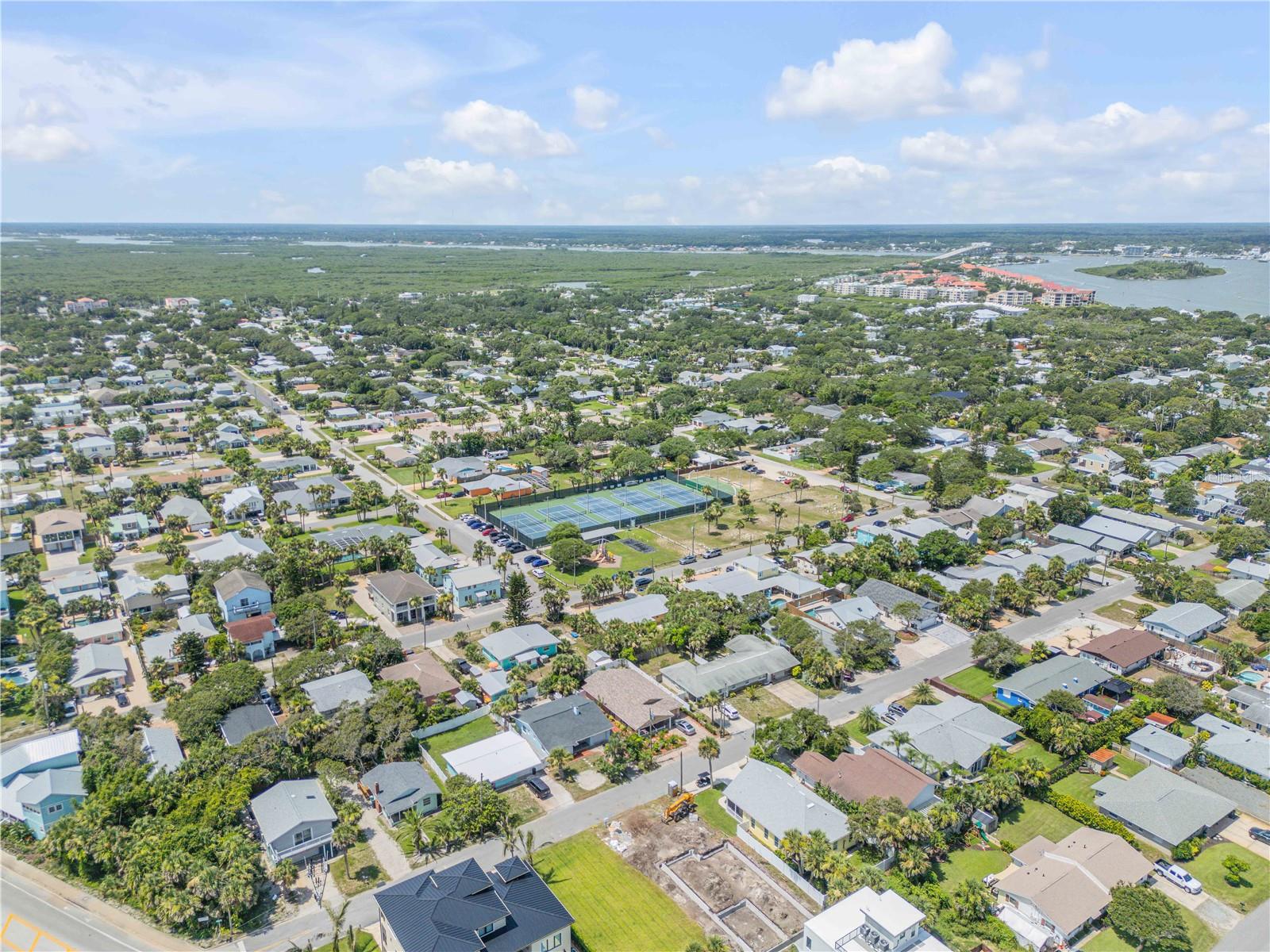 Image 17 of 56 For 712-714 Oakwood Avenue