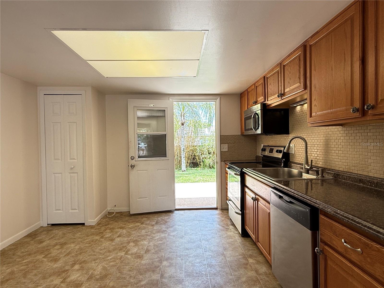 Image 30 of 56 For 712-714 Oakwood Avenue