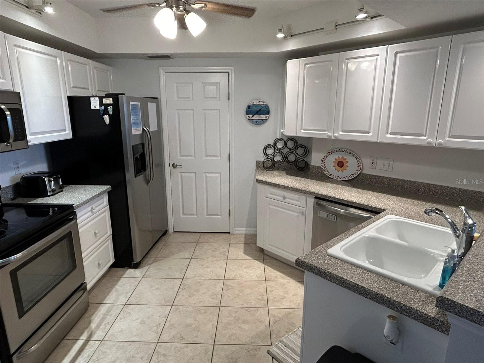 Image 27 of 40 For 5300 Atlantic Avenue 4-302