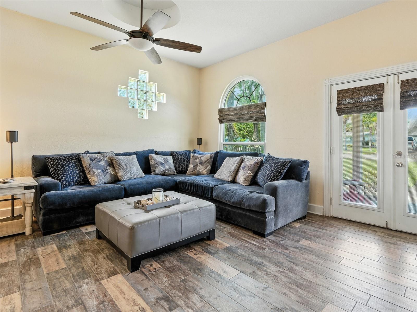Image 14 of 52 For 833 25th Avenue