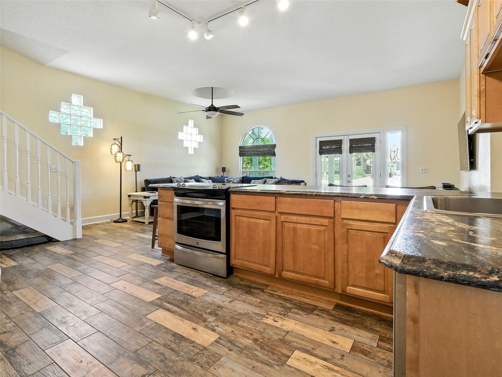 Image 18 of 52 For 833 25th Avenue