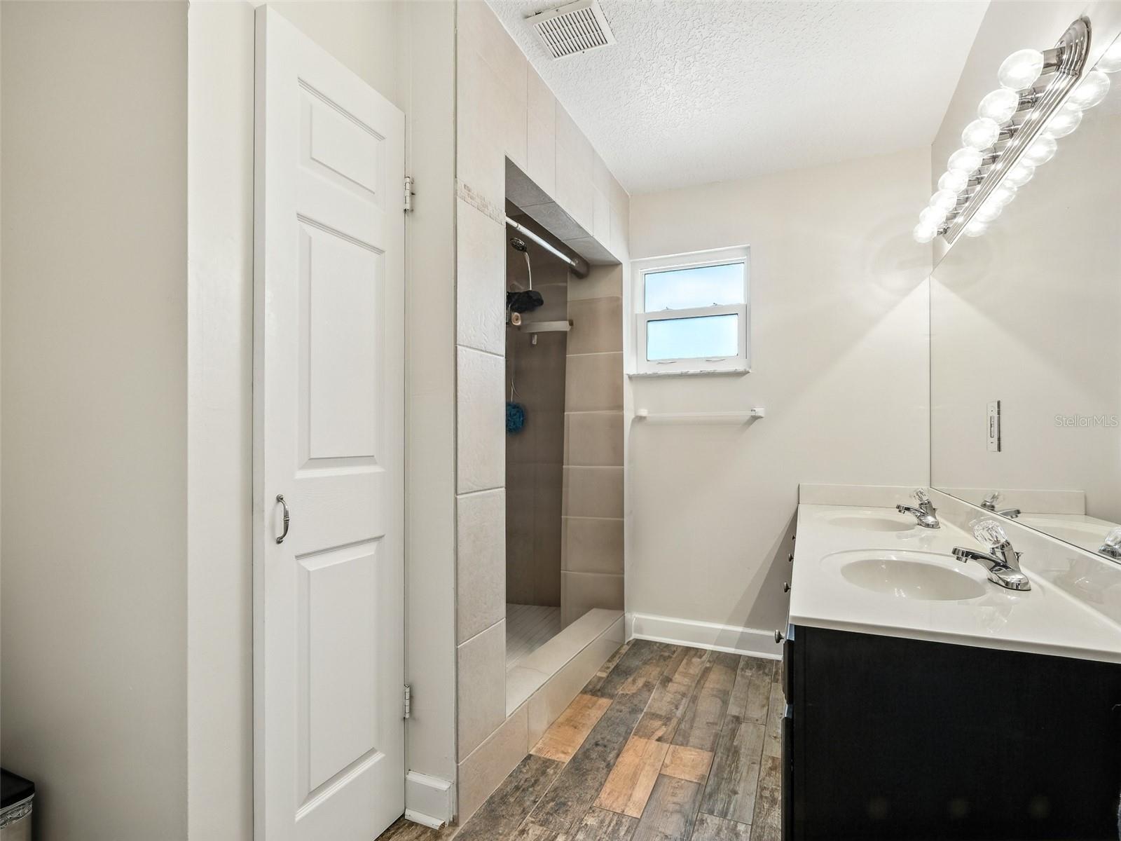 Image 37 of 52 For 833 25th Avenue
