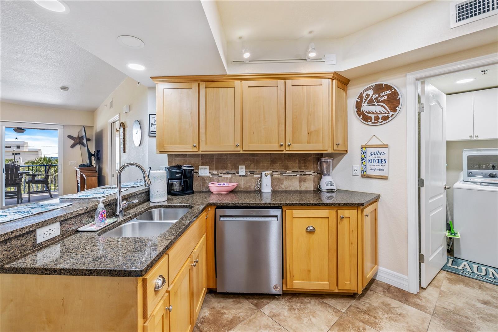 Image 10 of 46 For 5300 Atlantic Avenue 20-306