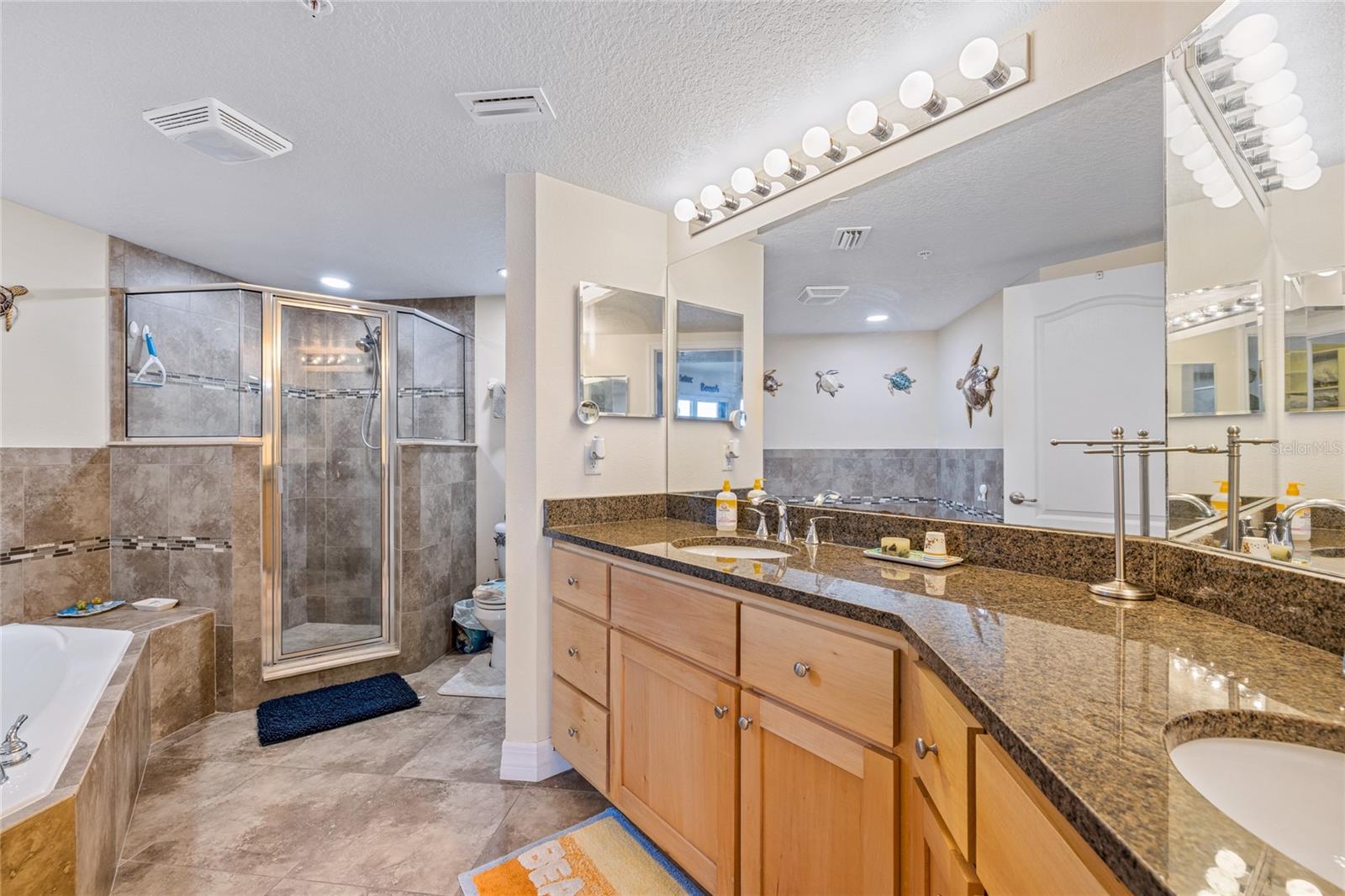 Image 20 of 46 For 5300 Atlantic Avenue 20-306