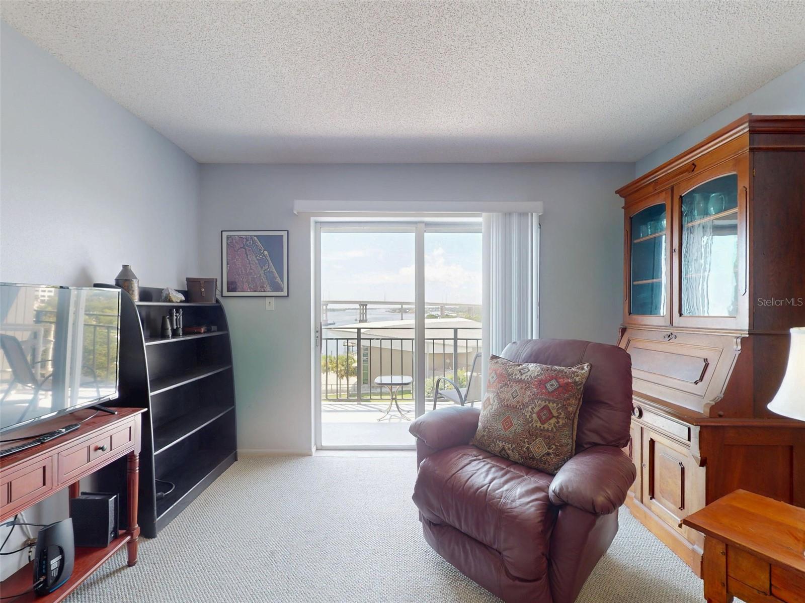 Image 10 of 26 For 101 Riverside Drive 6080