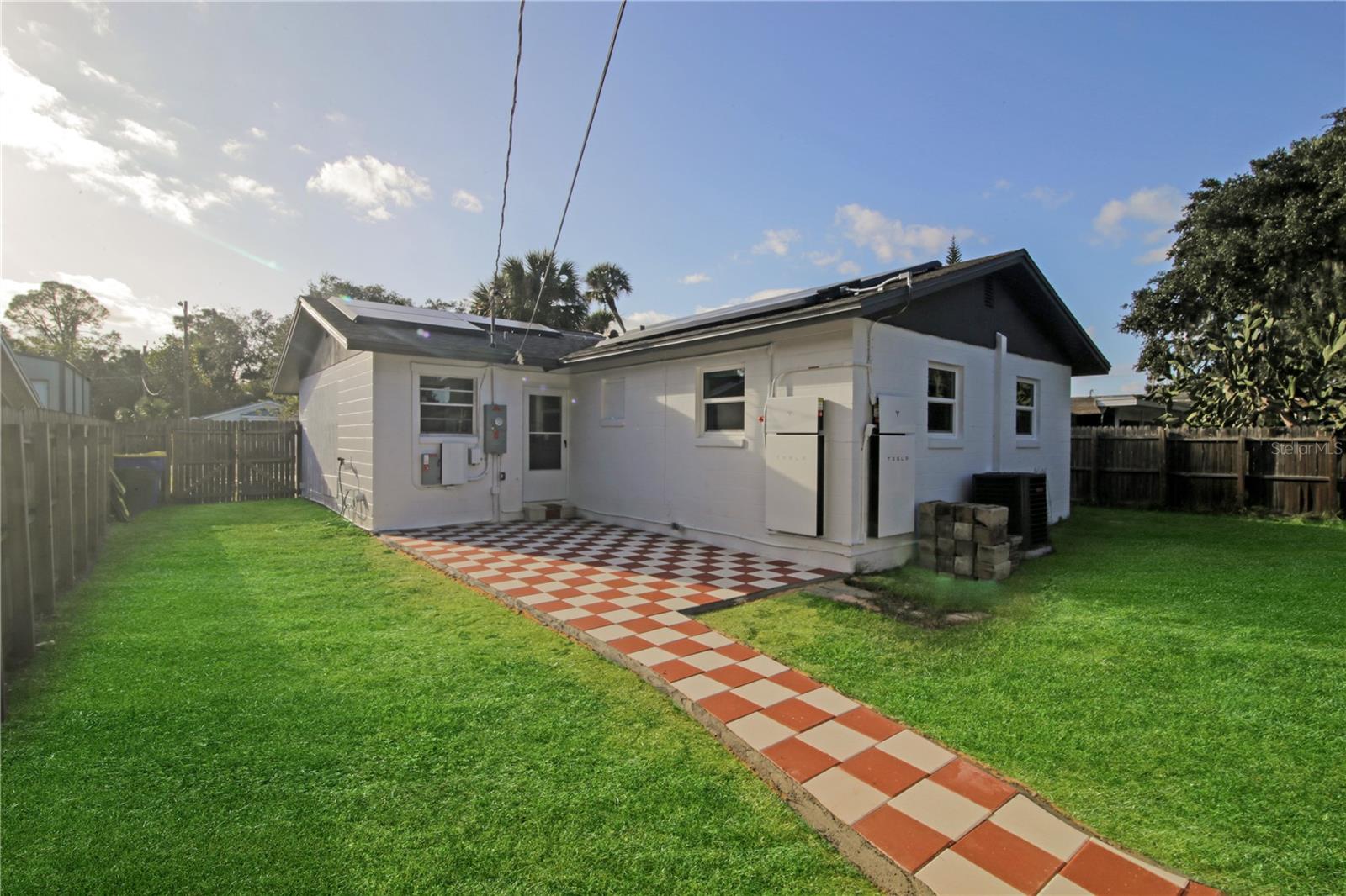 Image 3 of 18 For 437 Perdita Avenue
