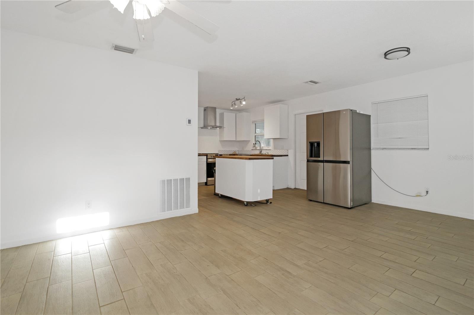 Image 4 of 18 For 437 Perdita Avenue