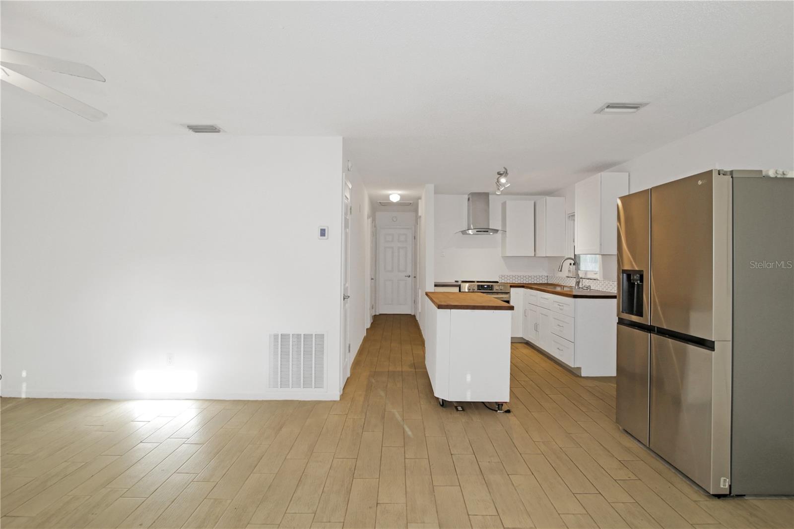 Image 6 of 18 For 437 Perdita Avenue