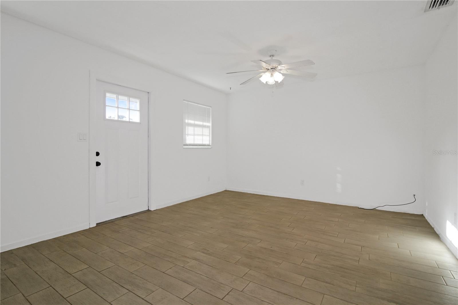 Image 8 of 18 For 437 Perdita Avenue
