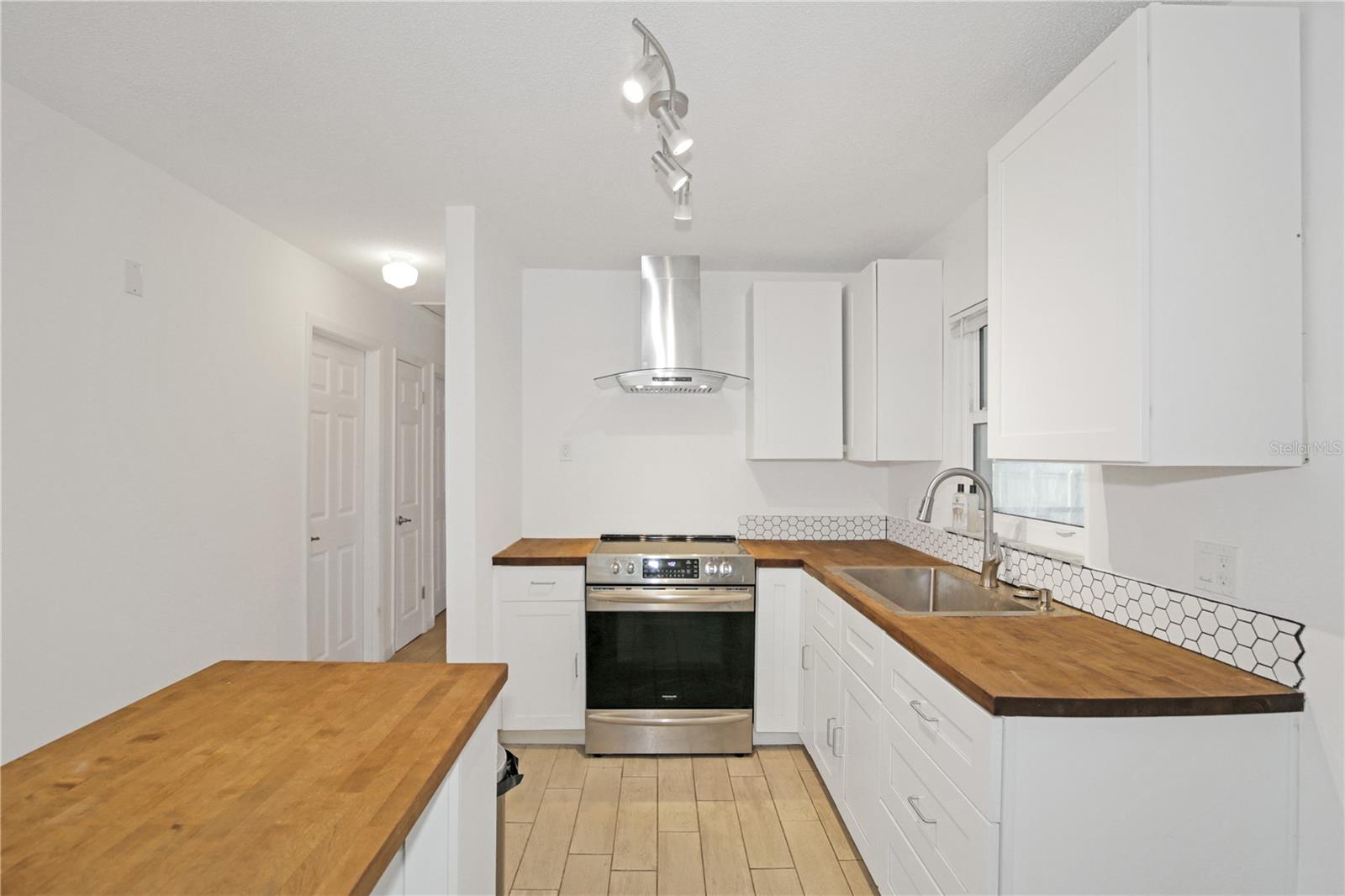 Image 9 of 18 For 437 Perdita Avenue
