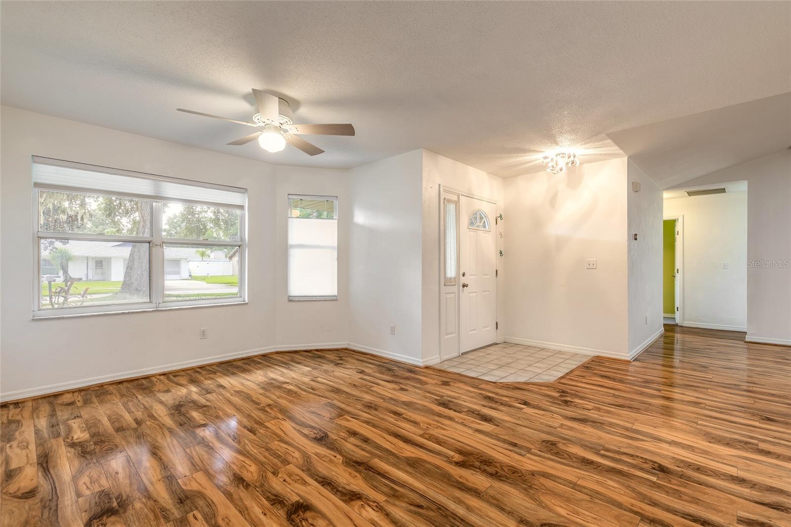 Image 14 of 52 For 923 Sand Crest Drive
