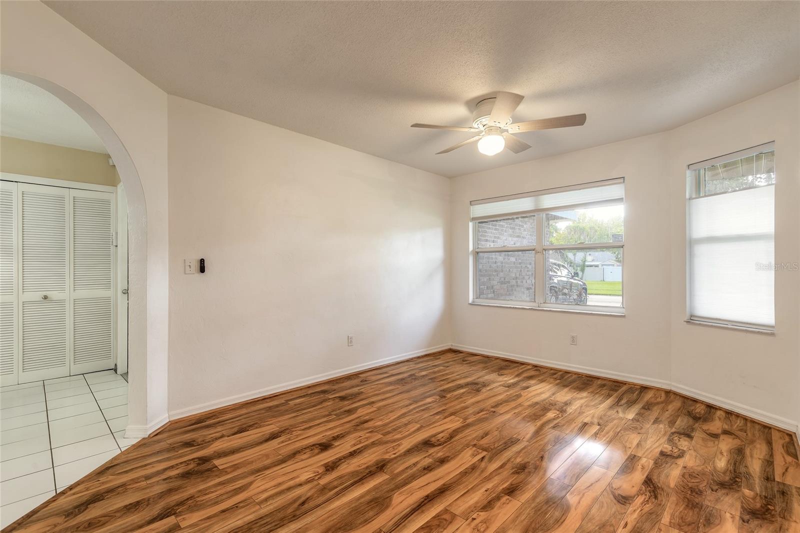 Image 16 of 52 For 923 Sand Crest Drive