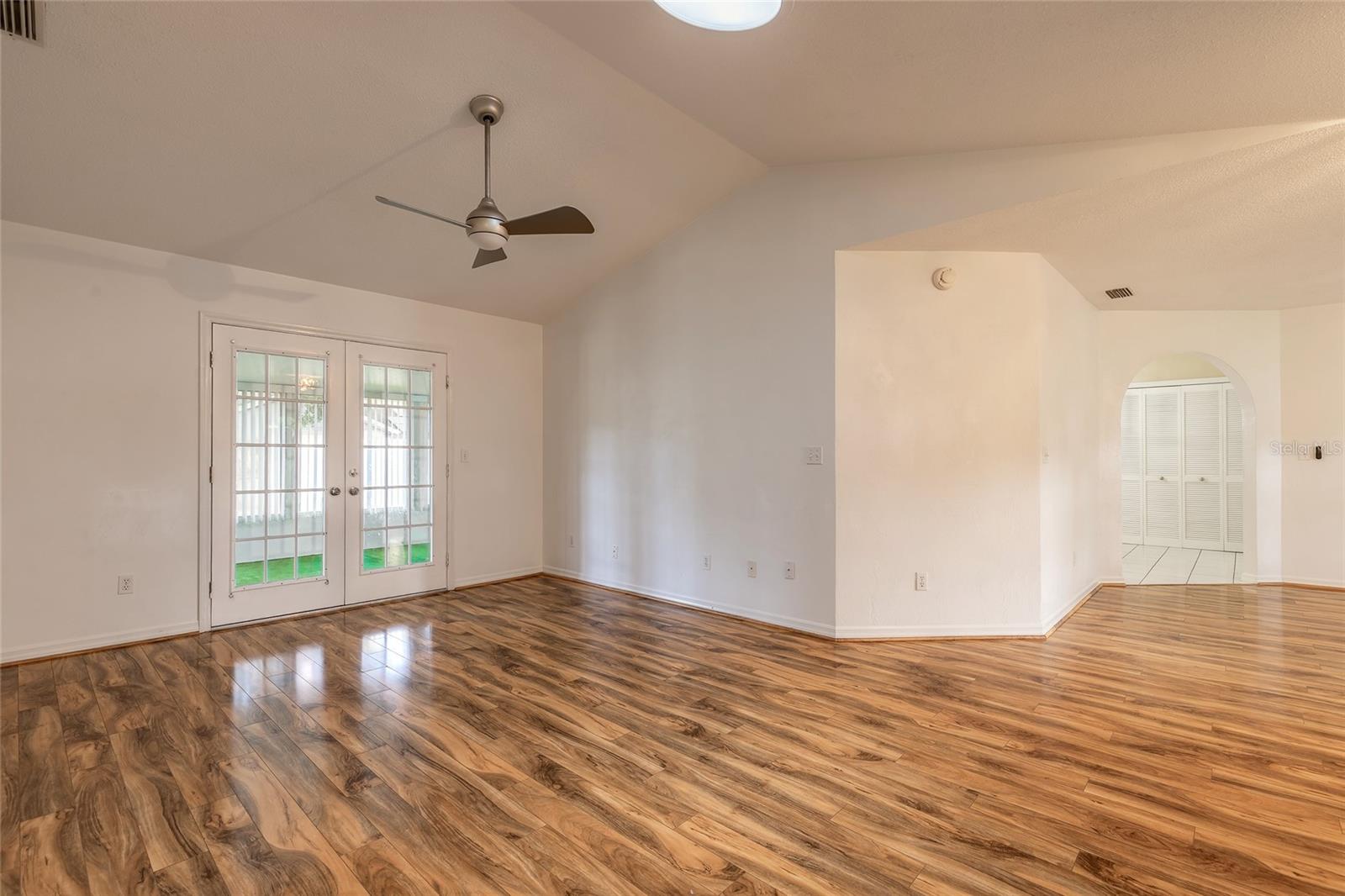 Image 18 of 52 For 923 Sand Crest Drive