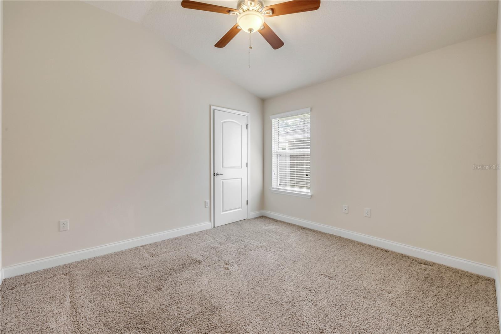 Image 18 of 42 For 607 Coral Trace Boulevard