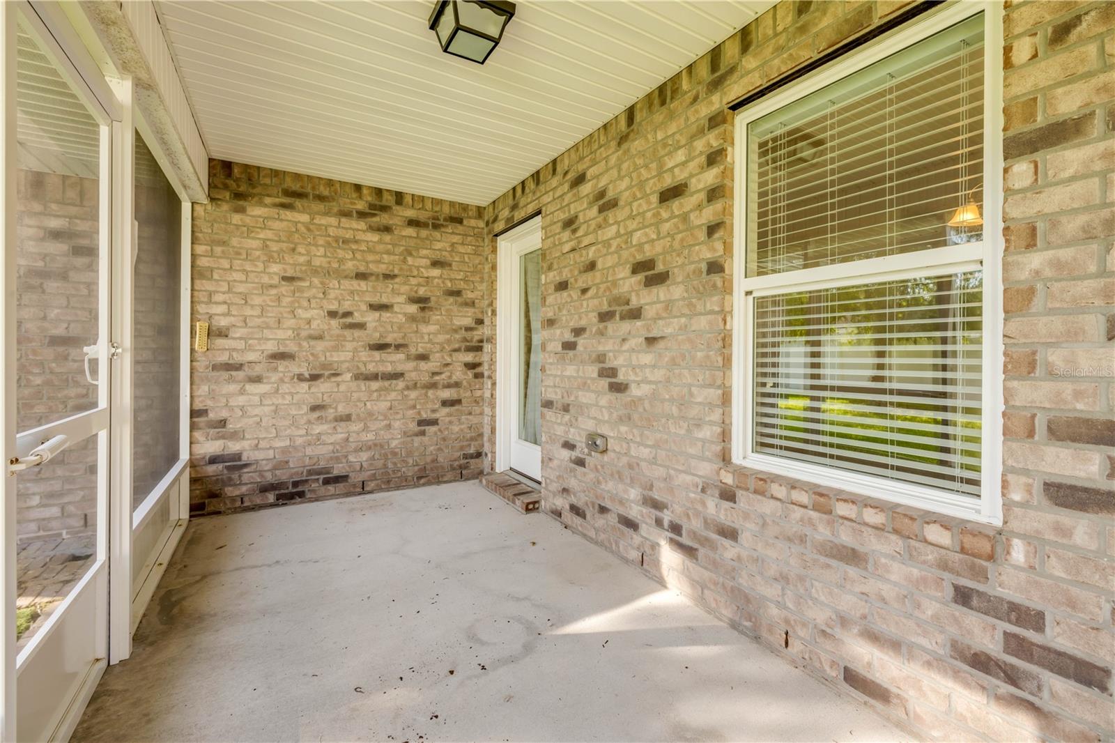 Image 31 of 42 For 607 Coral Trace Boulevard