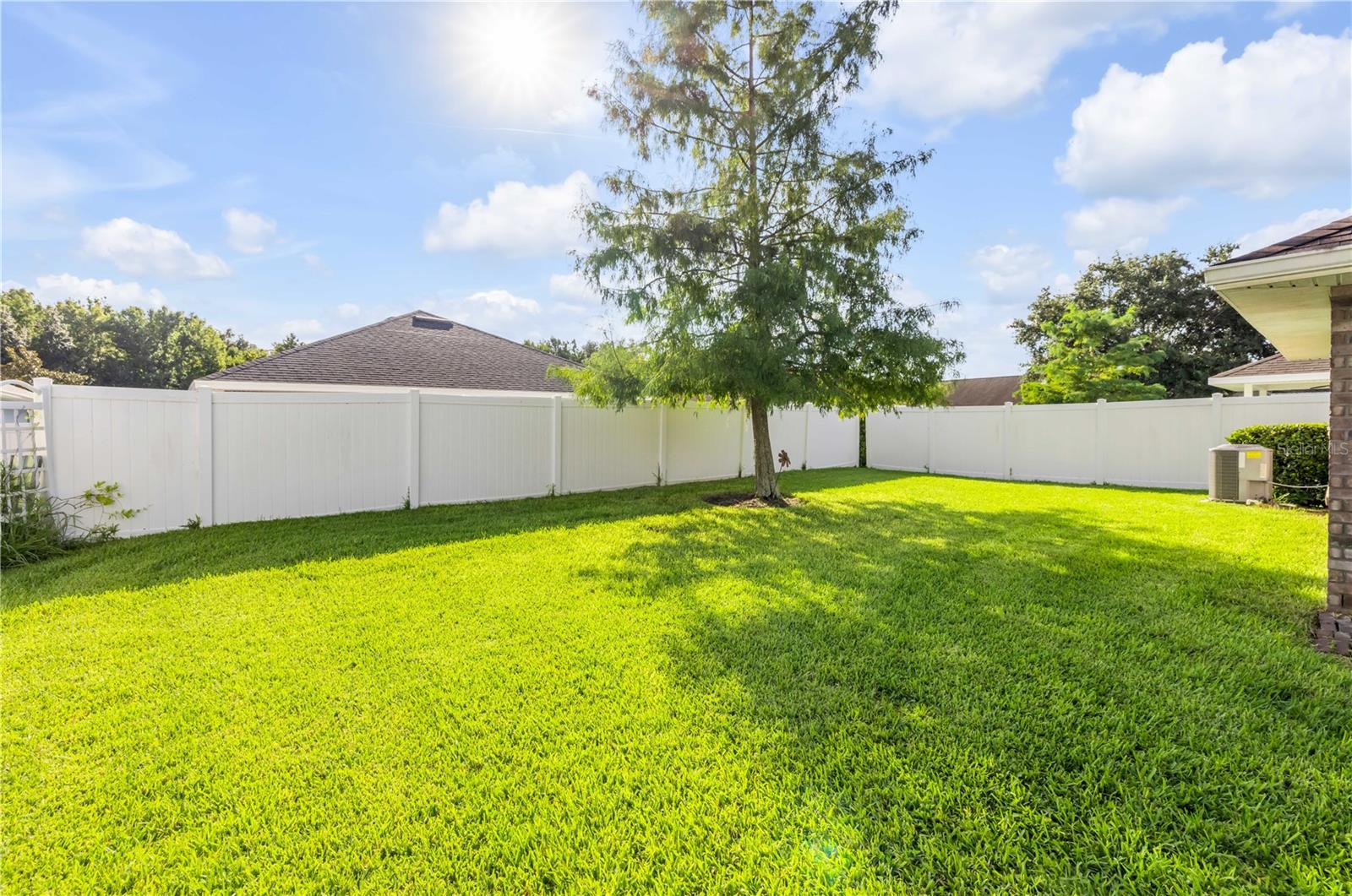 Image 35 of 42 For 607 Coral Trace Boulevard