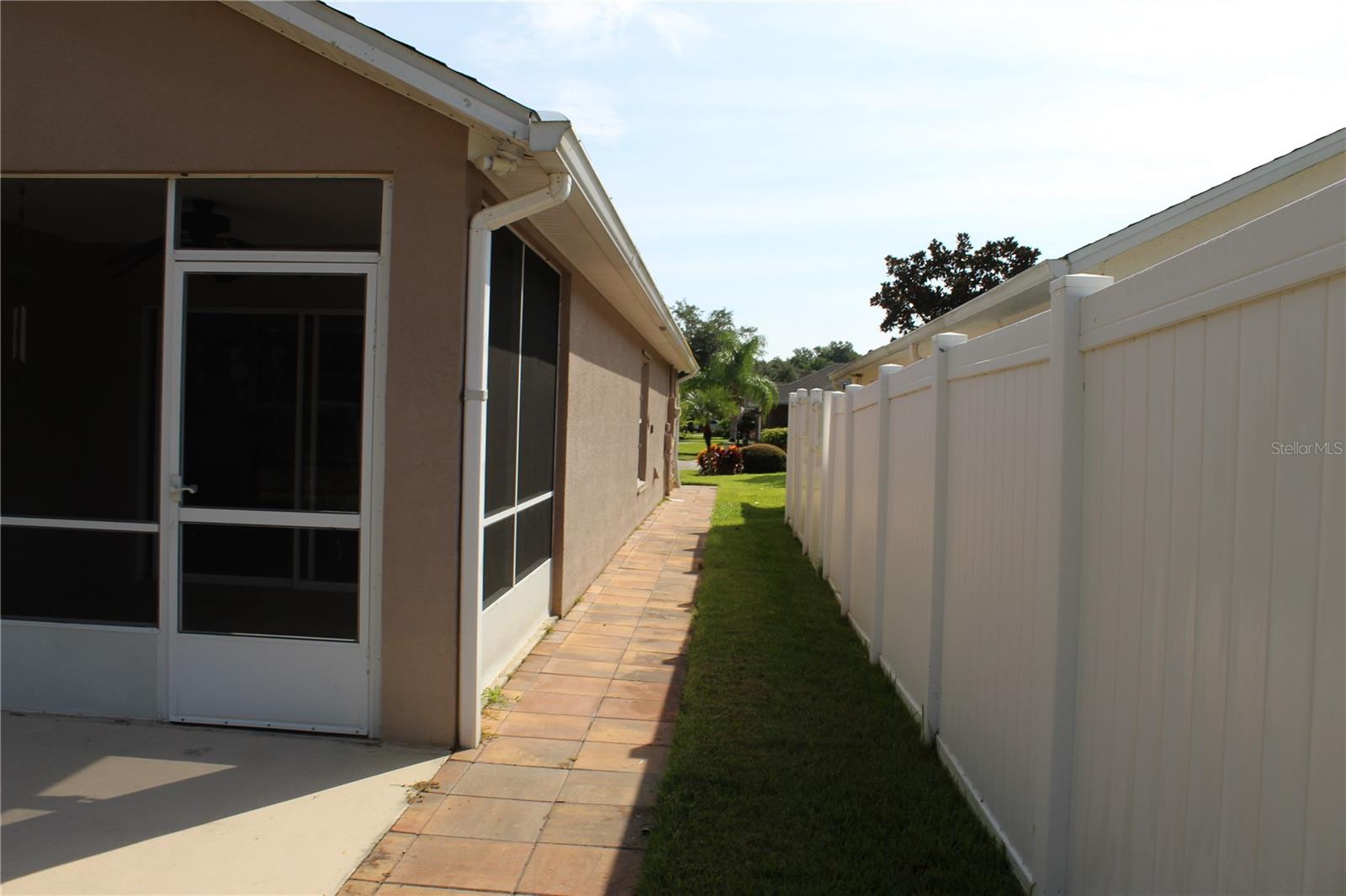 Image 32 of 54 For 672 Coral Trace Boulevard