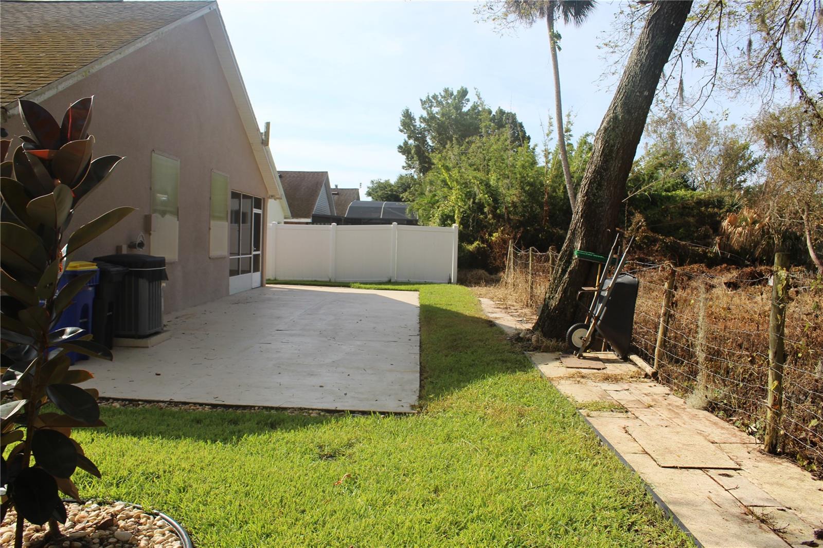 Image 34 of 54 For 672 Coral Trace Boulevard