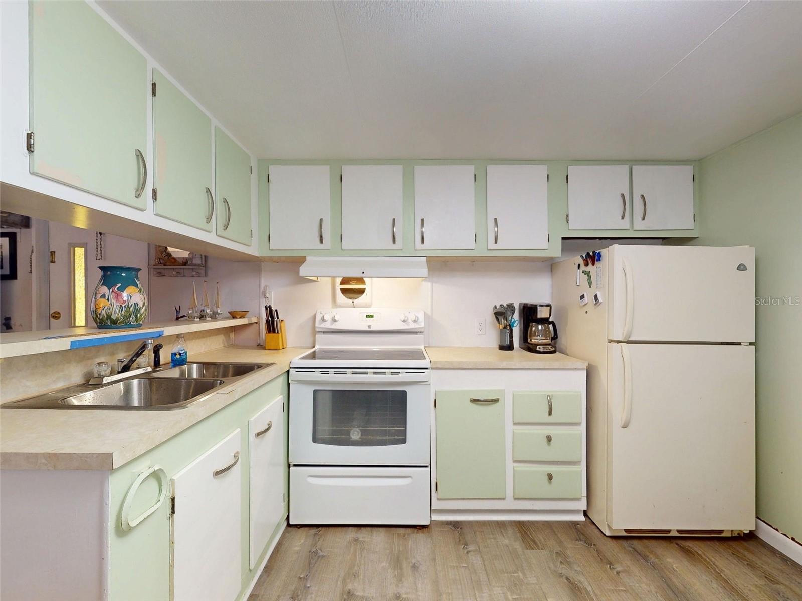 Image 16 of 70 For 2201 Ridgewood Avenue 8