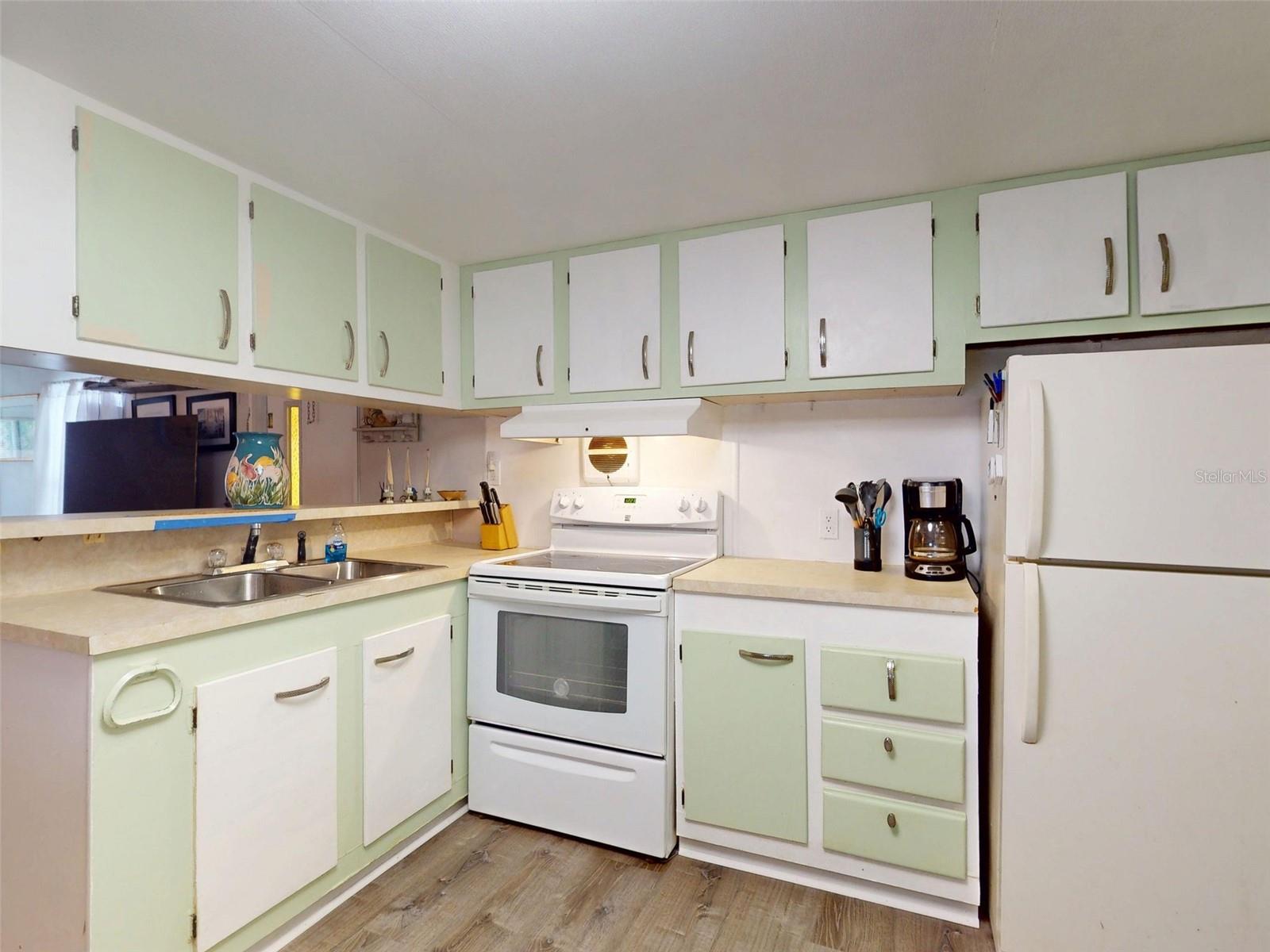 Image 18 of 70 For 2201 Ridgewood Avenue 8