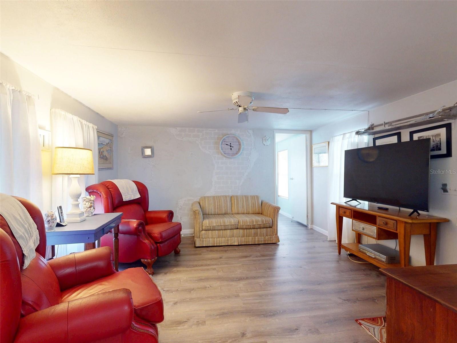 Image 2 of 70 For 2201 Ridgewood Avenue 8