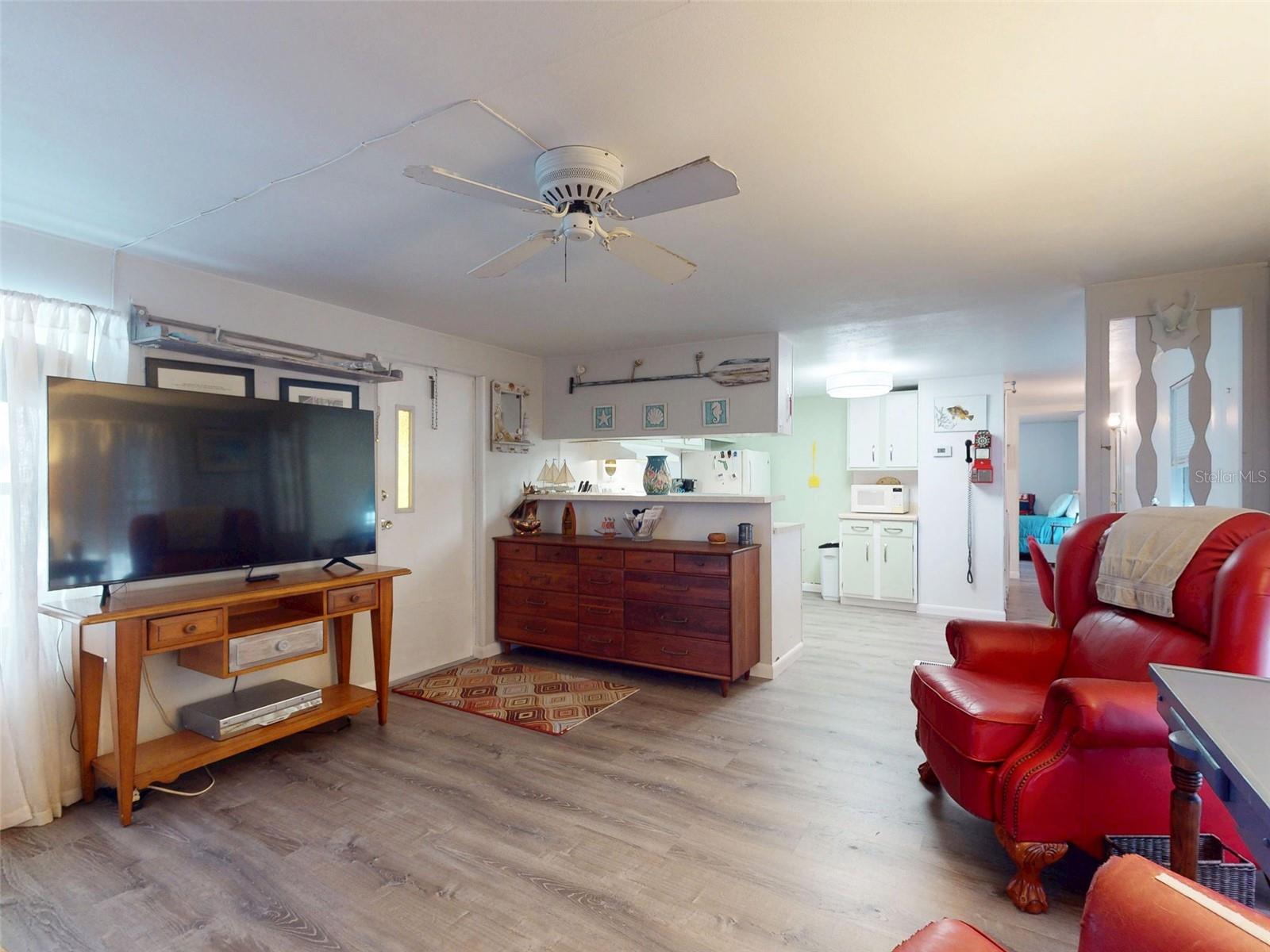 Image 4 of 70 For 2201 Ridgewood Avenue 8