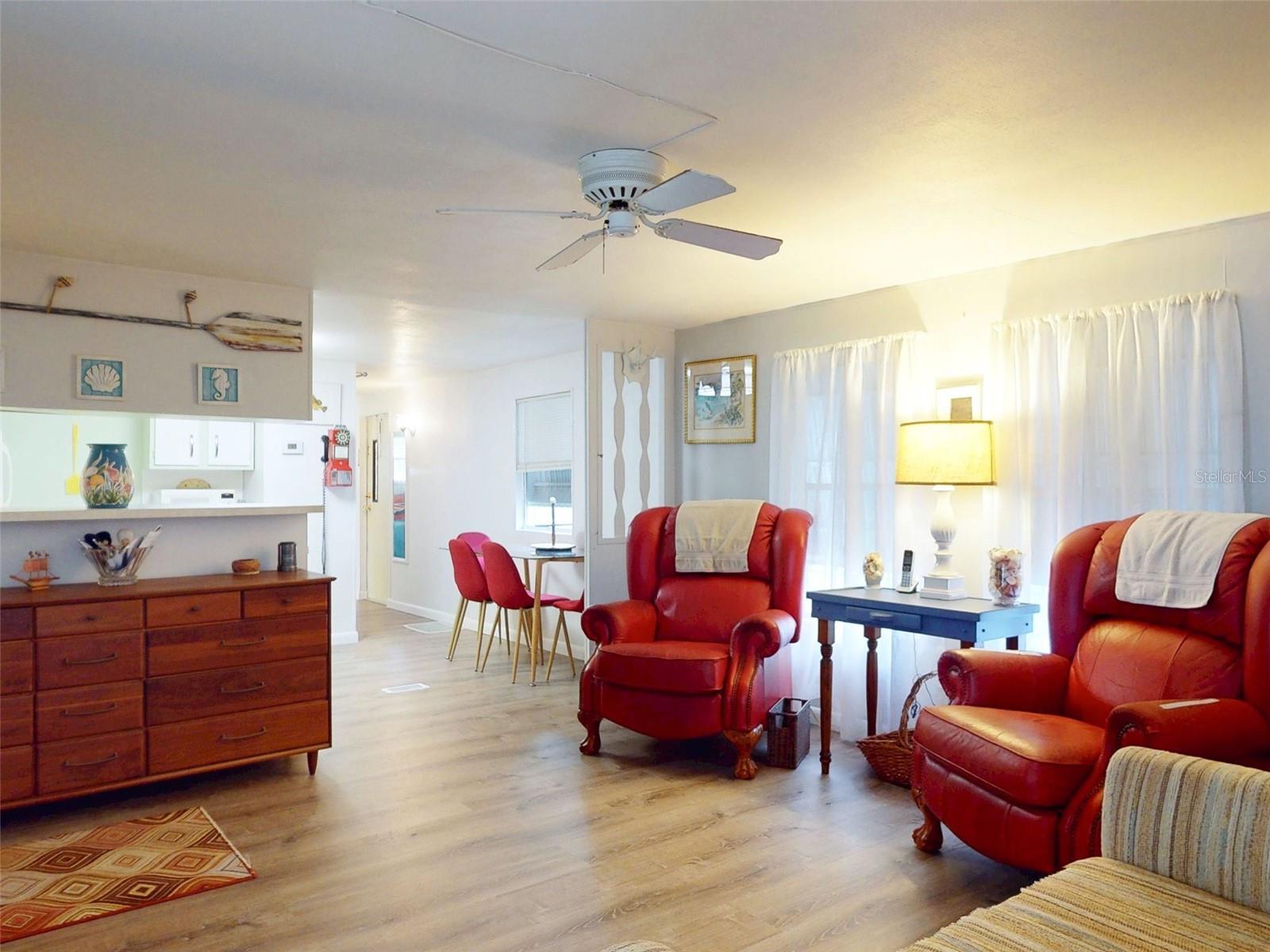 Image 6 of 70 For 2201 Ridgewood Avenue 8