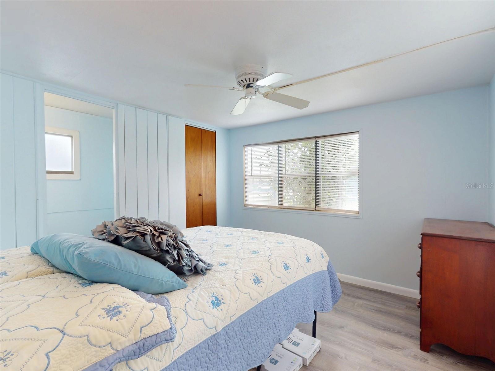 Image 9 of 70 For 2201 Ridgewood Avenue 8