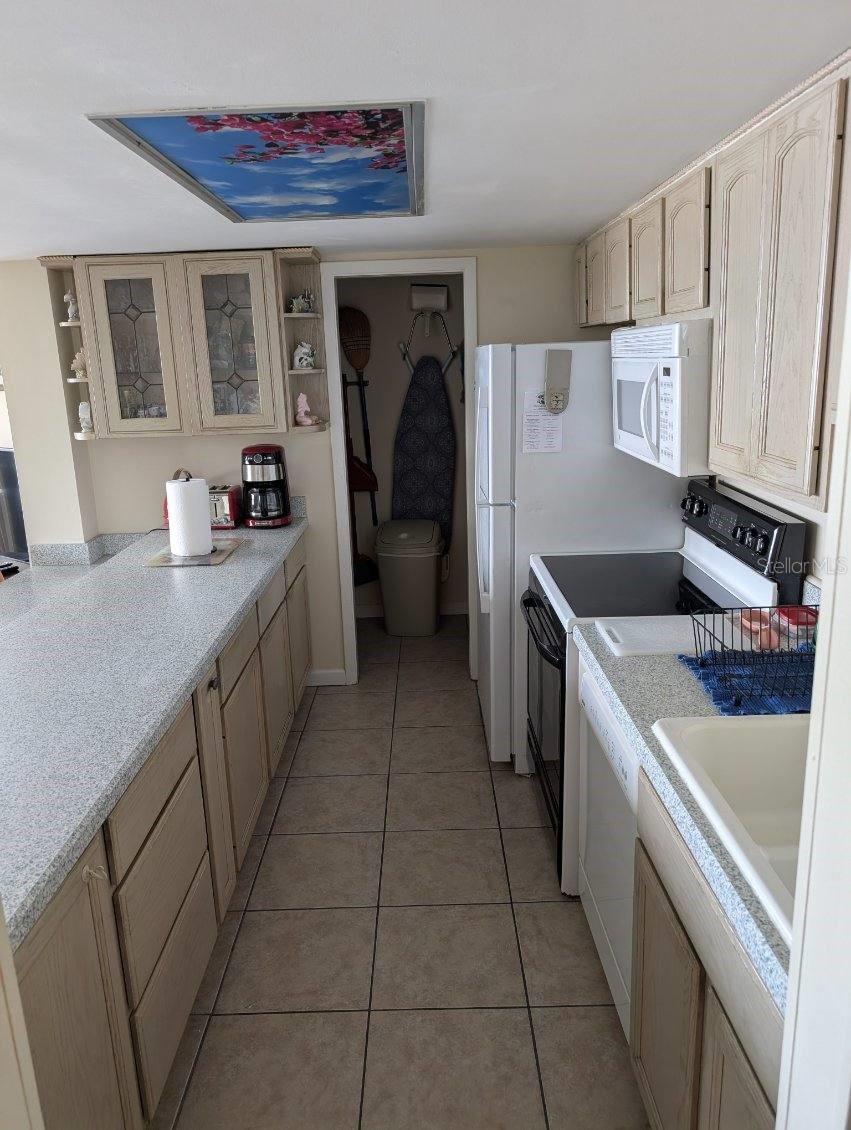 Image 11 of 19 For 1571 Atlantic Avenue 311