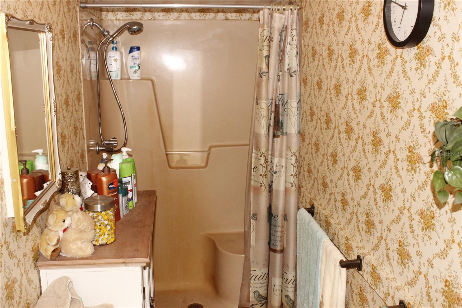 Image 13 of 21 For 2915 Pine Avenue