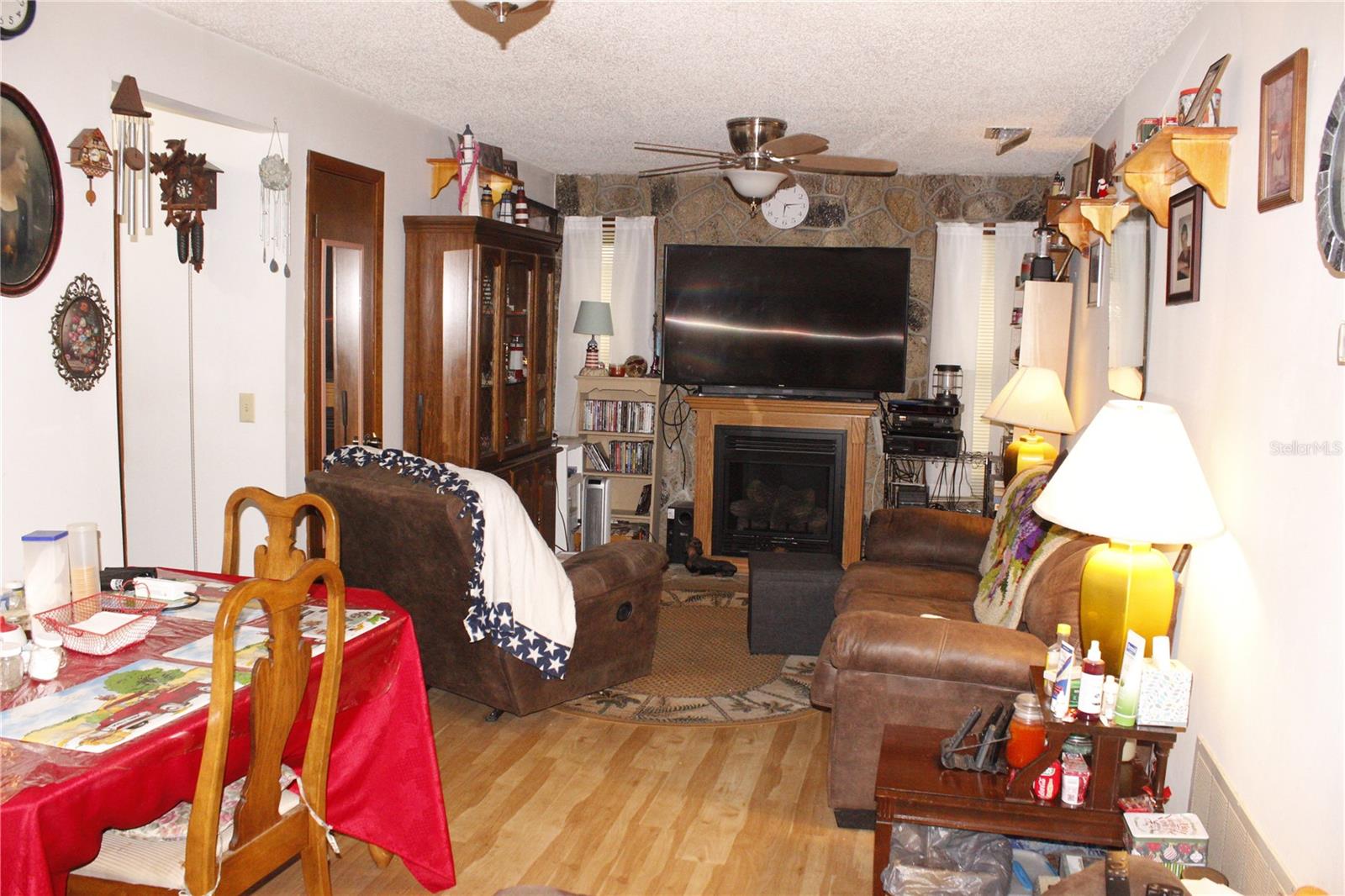 Image 6 of 21 For 2915 Pine Avenue