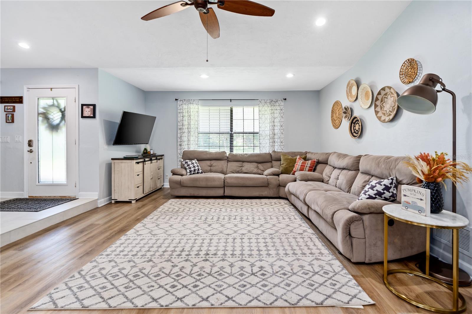 Image 21 of 47 For 6263 Palomino Circle