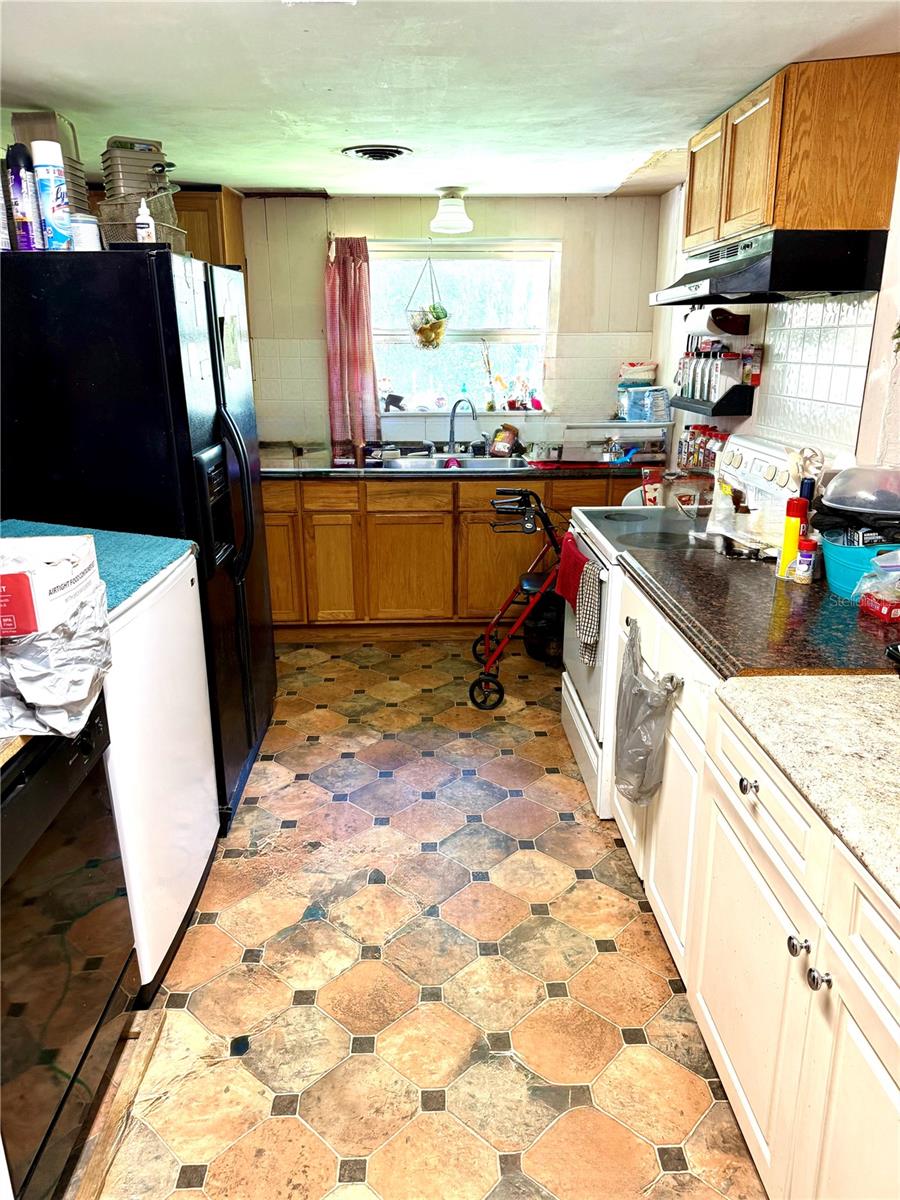 Image 16 of 29 For 631 Elm Avenue
