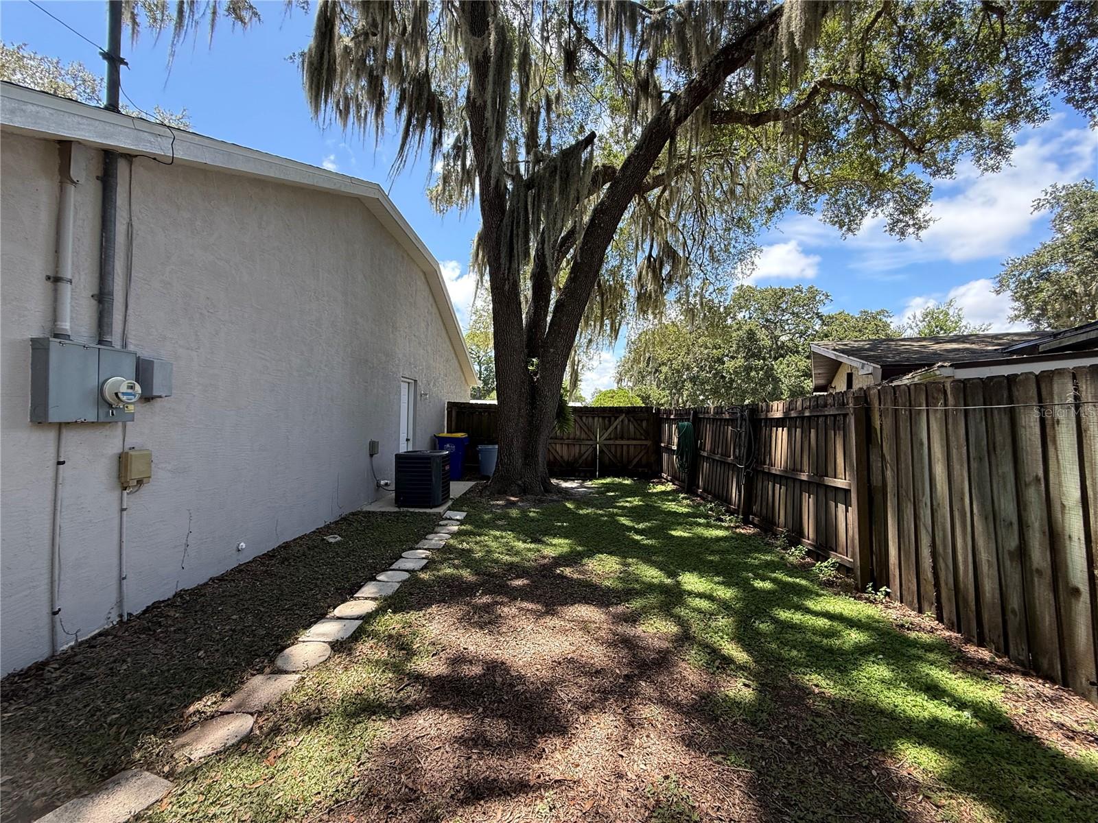 Image 25 of 26 For 1509 Queen Palm Drive