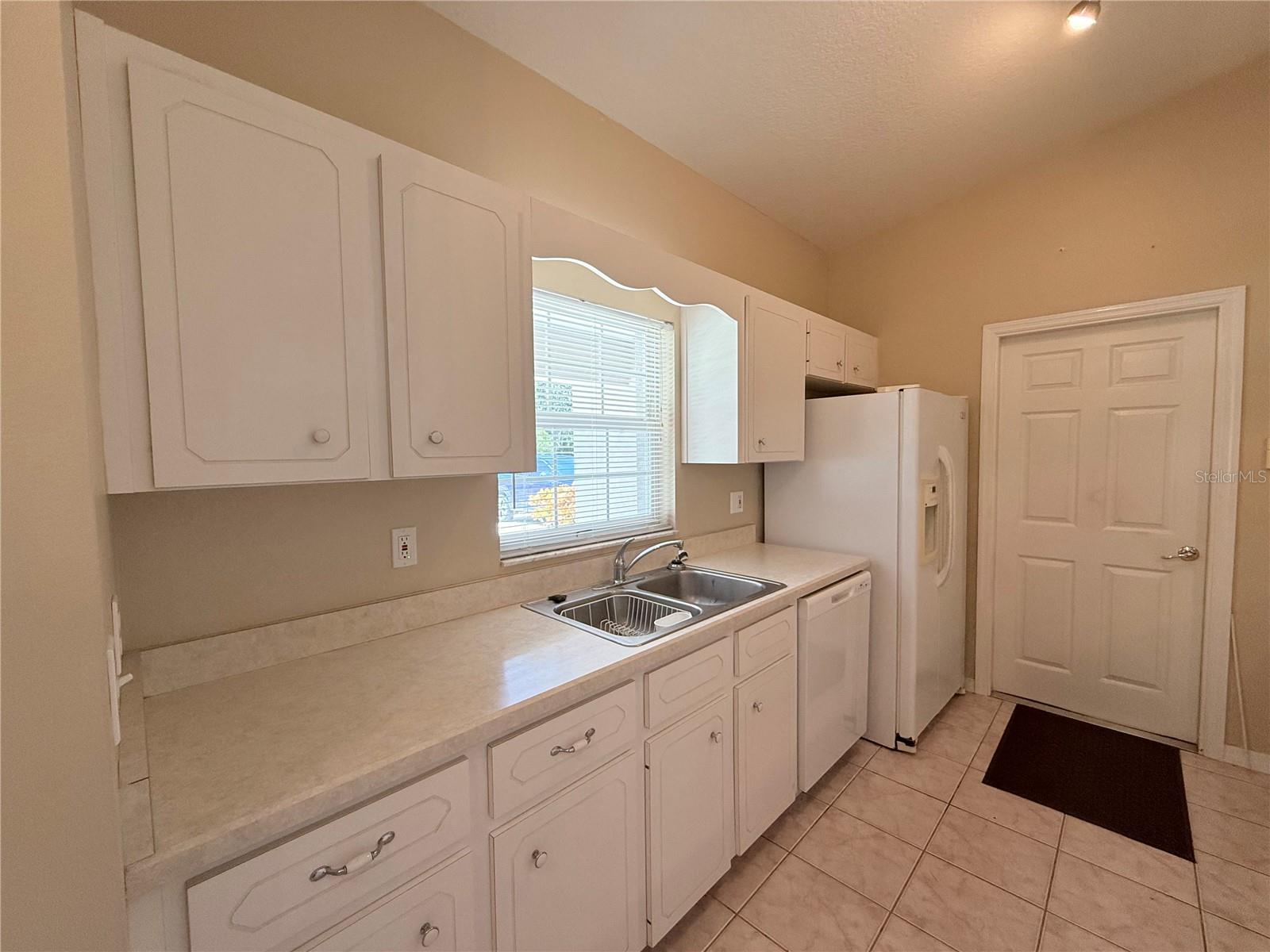 Image 9 of 26 For 1509 Queen Palm Drive